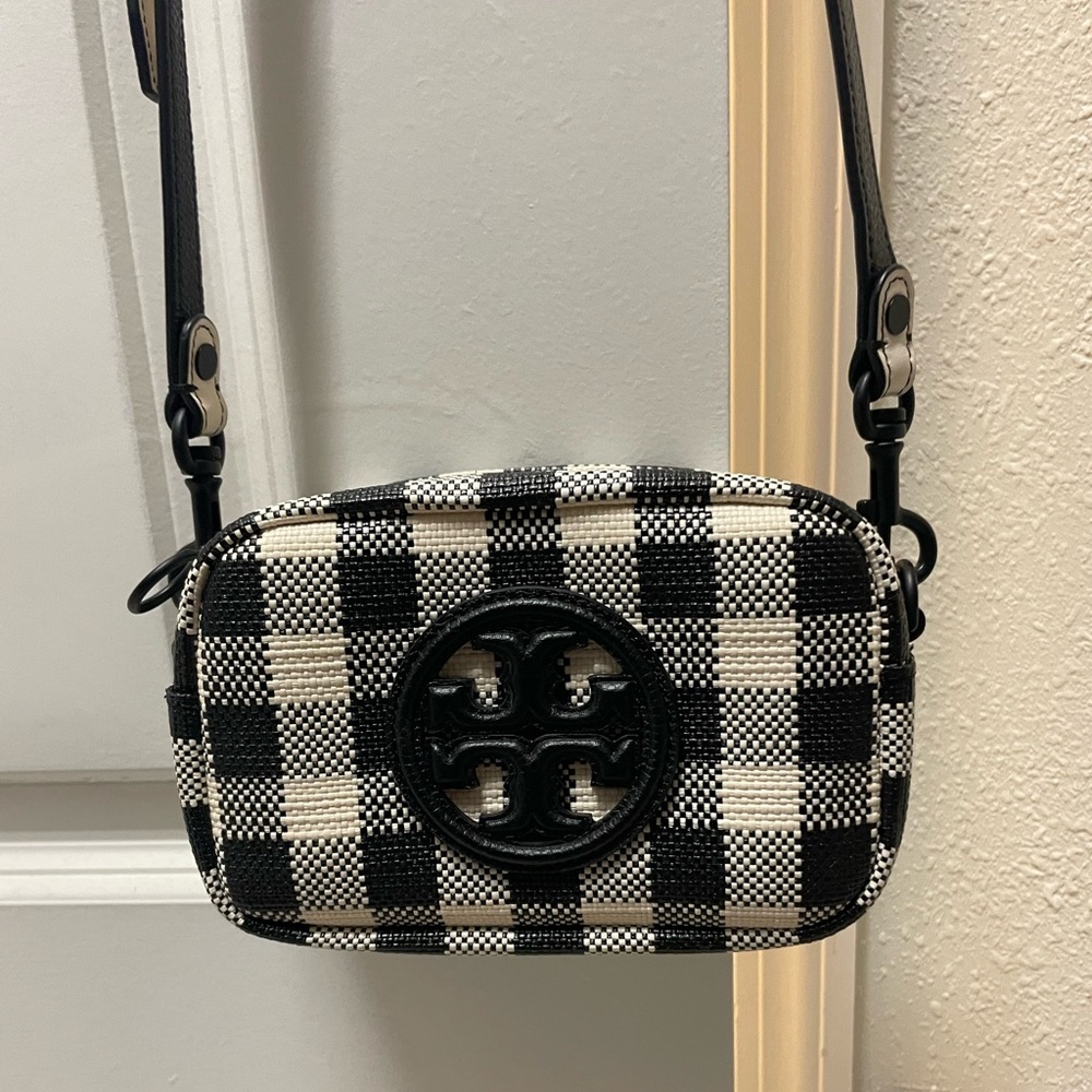 Like new Tory Burch crossbody